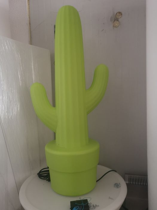 Candeeiro em polietileno cactus NOVO