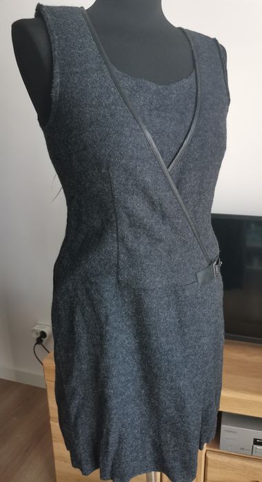 Krótka wełniana sukienka Promod