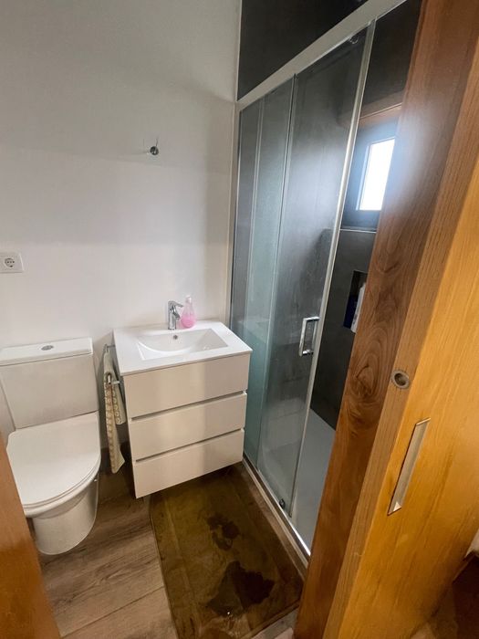 Quarto com wc e AC