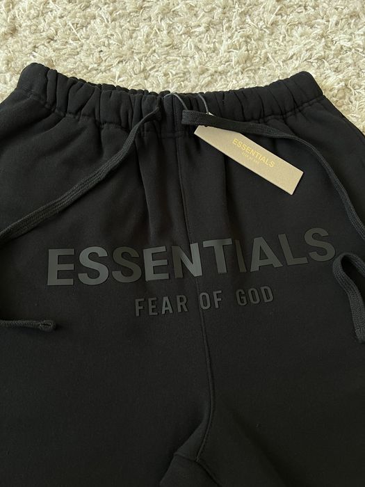 Fear of God essentials off white шорти