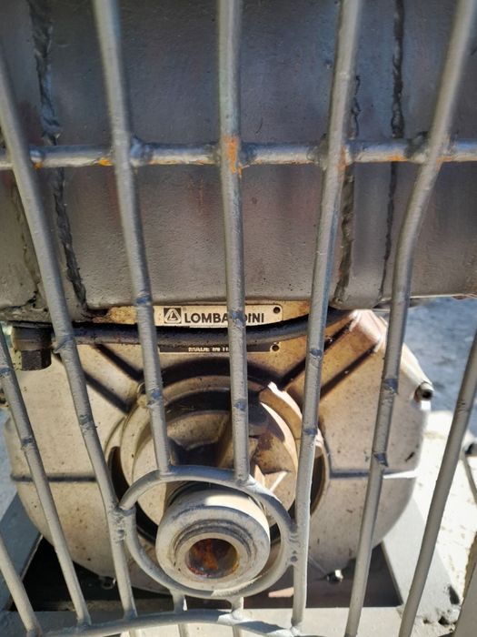 Трактор з двигуном Lamborghini