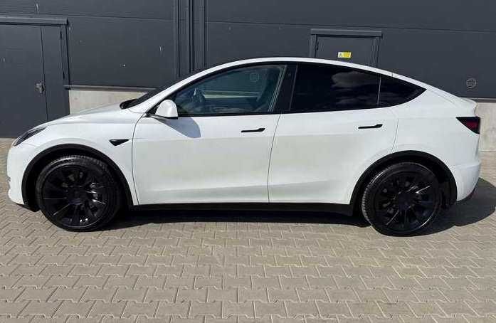 Tesla model Y 2021