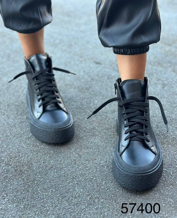 Жіночі шкіряні демісезонні черевики в кольорах