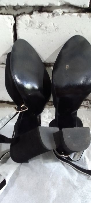 Женские босоножки