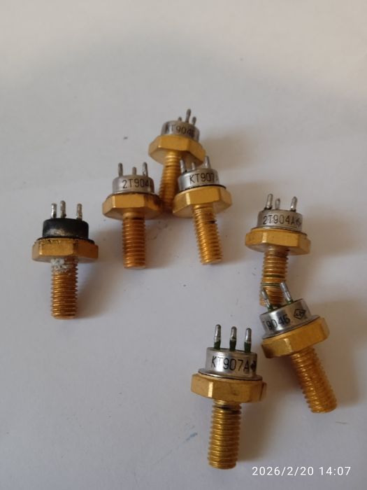 Транзистор КТ907А