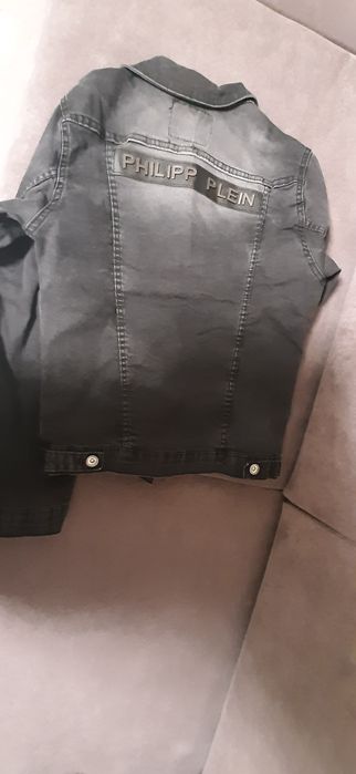 Джинсовий піджак на хлопця.