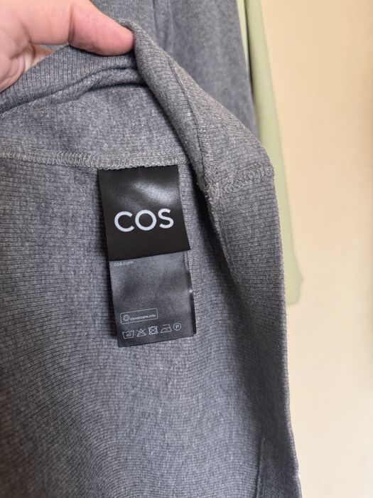 Довга сукня COS в рубчик