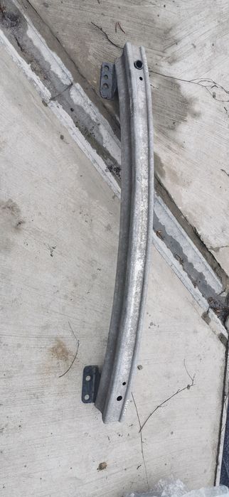 Audi  q7 4l усилитель заднего бампера