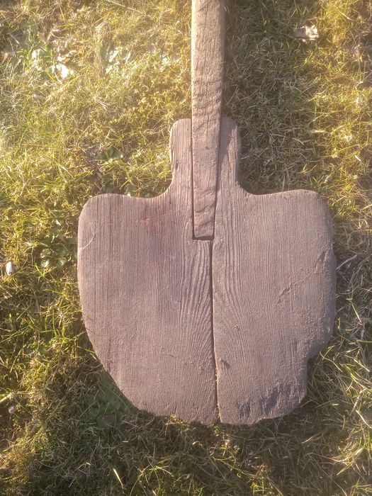 Stara drewniana łopata