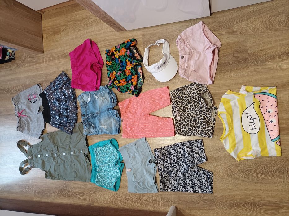 Krótkie spodenki i spódniczki 122-134