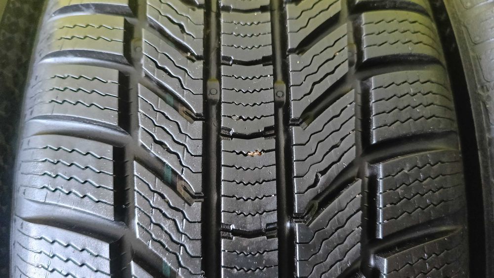 Opony zimowe 4 sztuki 205/60R16 92H Continental Winter Contact TS870P 61E2