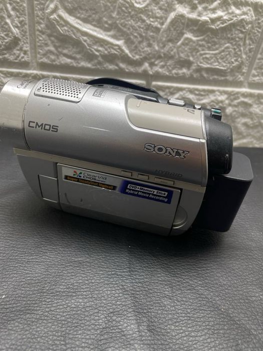 Цифровая видеокамера Sony Handycam DVD