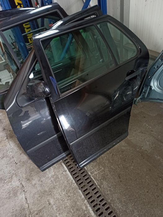 Drzwi prawe lewe przód tył Volkswagen Golf lV 4 czarne