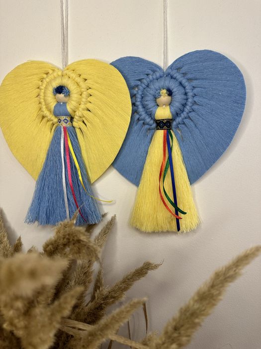 Ангел в украінському вбранні. Іграшка. Ручна робота. Макраме.