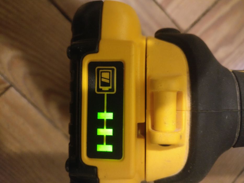 Tenho aparafusadora DEWALT-DCD777-BRUSHLESSS