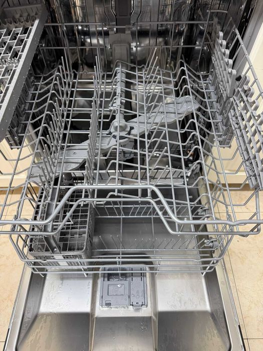 Máquina de lavar louça semi nova