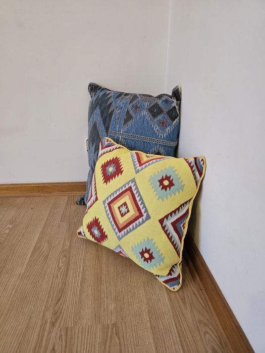Duas almofadas decoração.