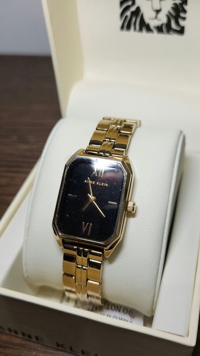 Годинник Anne Klein