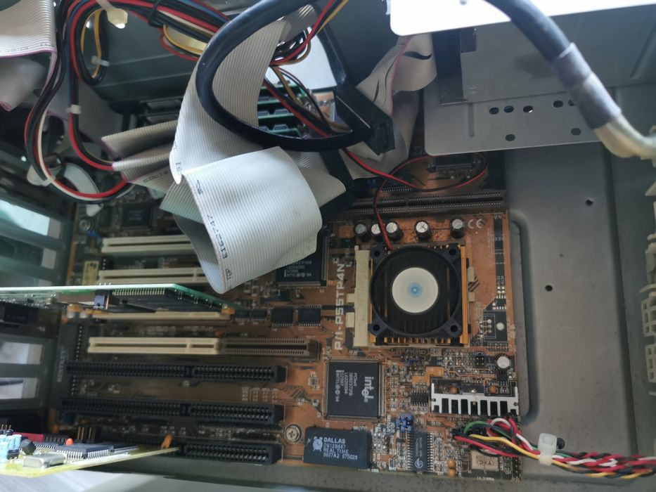 Stary komputer  retro pc pentium 133