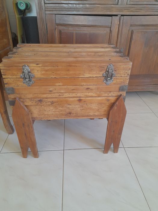 Mala antiga de madeira