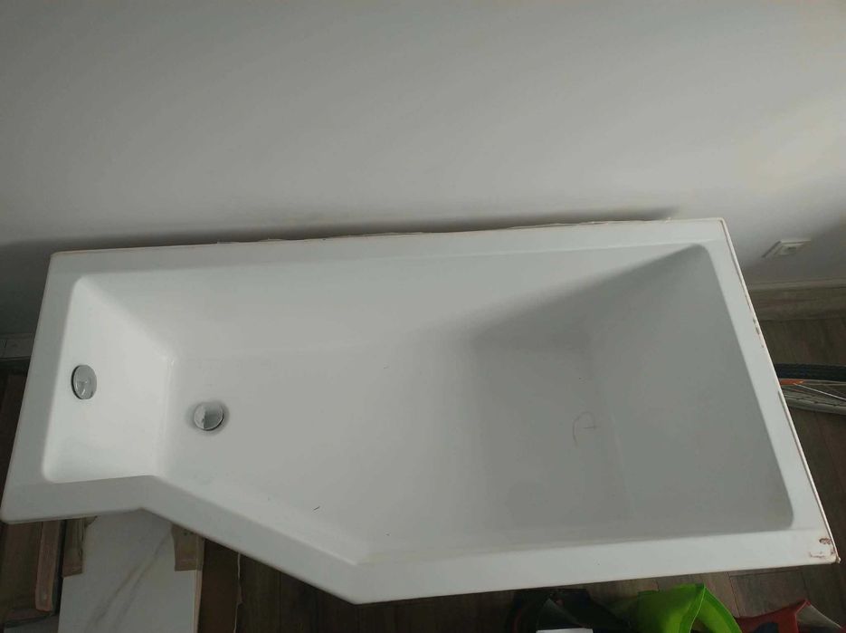 Wanna z szybą pod prysznic