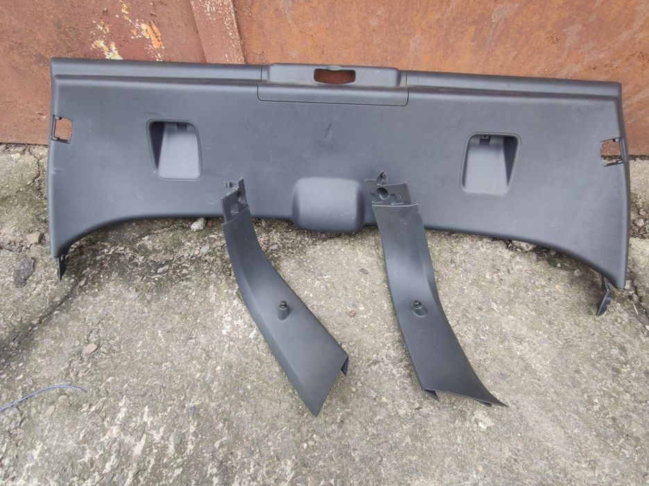 Продам пластик, обшивка кришки багажника peugeot 3008