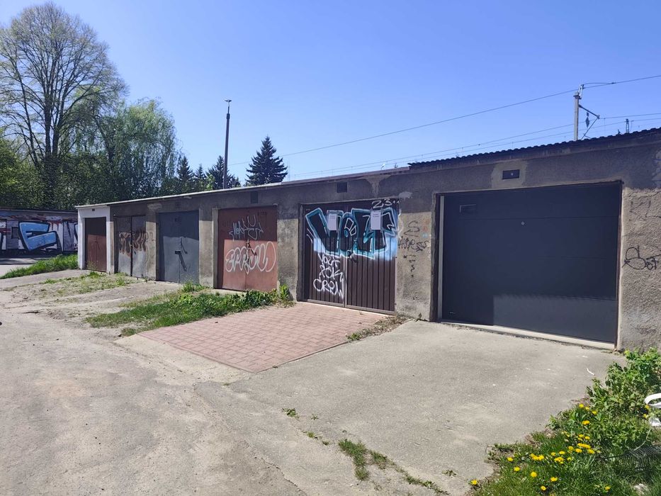 Centrum | Murowany garaż al. 29 listopada / Prandoty – pohled 3