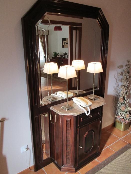 Móvel de entrada / Aparador com espelho