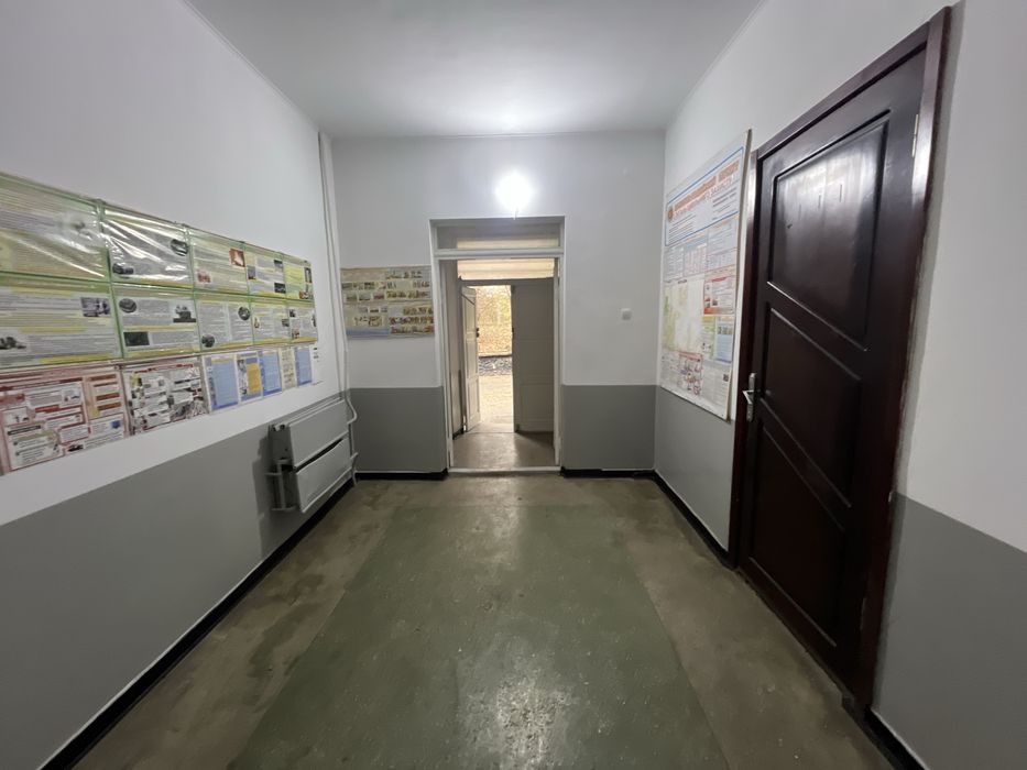 Оренда 2 приміщ.: 30.4 м. кв./12.9 м.кв., Центр, вул. Відінська, 40А,