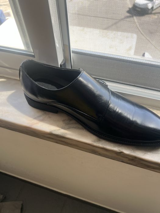 Sapatos sociais pretos com dupla fivela – tamanho 44
