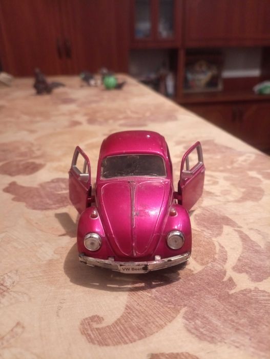 Продам колекційну металеву машинку Вольксваген