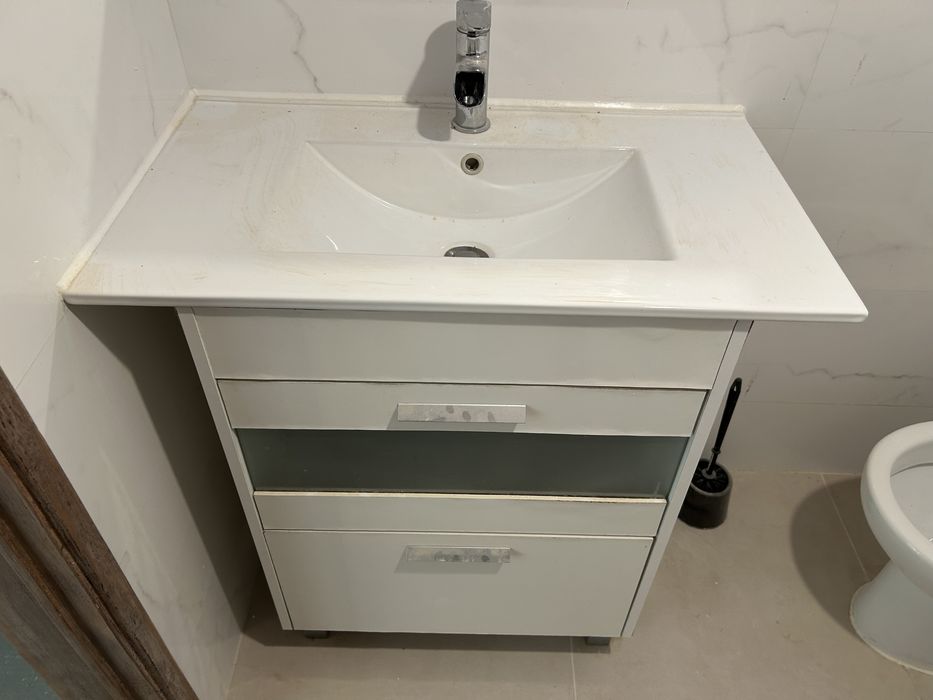 Movel de casa de banho com torneira incluida