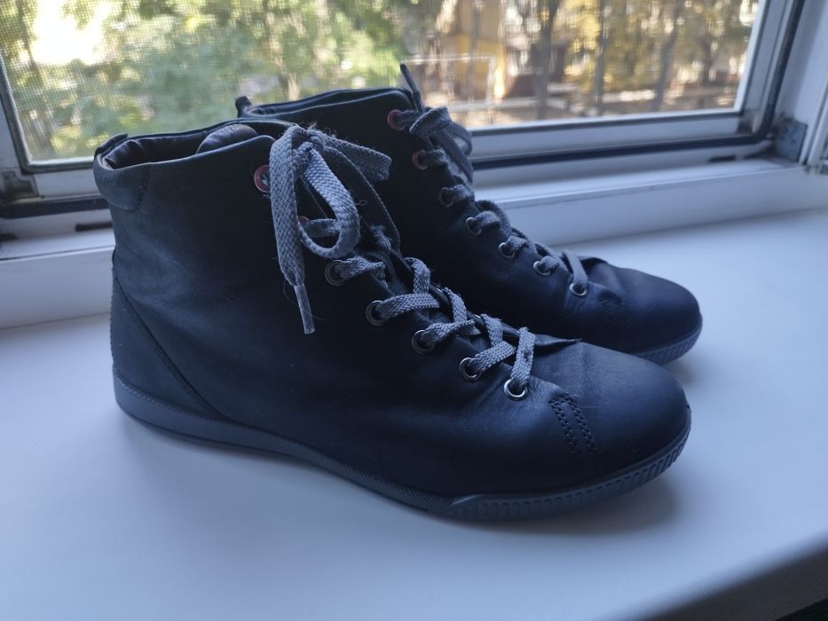 Продам б/у полуботинки Ессо 39р