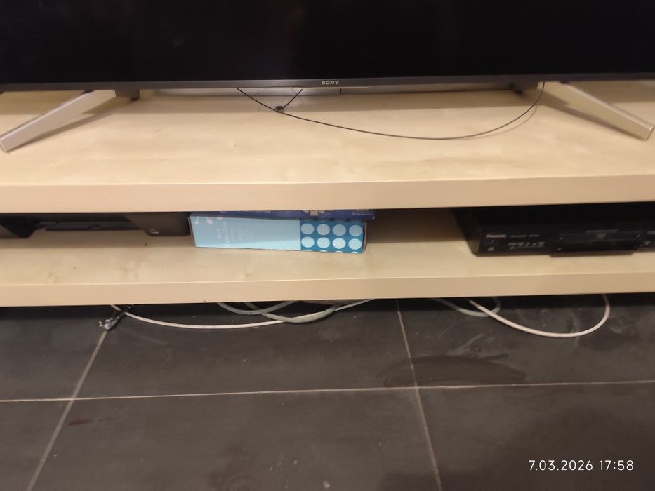Komplet mebli bielonych kolor jasny dab klon ława  stolik pod TV  biurko