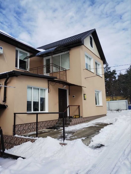 Продається  добротний будинок біля річки Синюхи