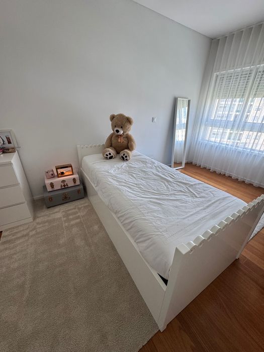 Cama de solteiro lacada branco