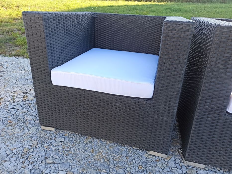 Fotele rattanowe z poduszkami