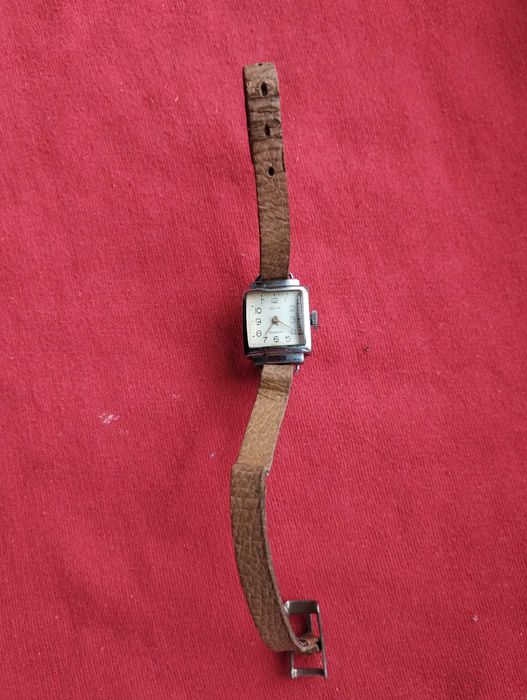 Заря женские механические наручные часы СССР Зоря