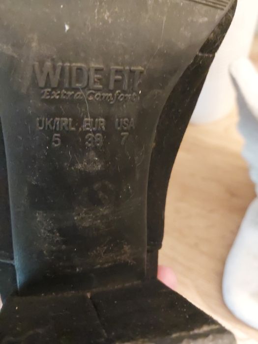 Czarne buty botki na obcasie slupku