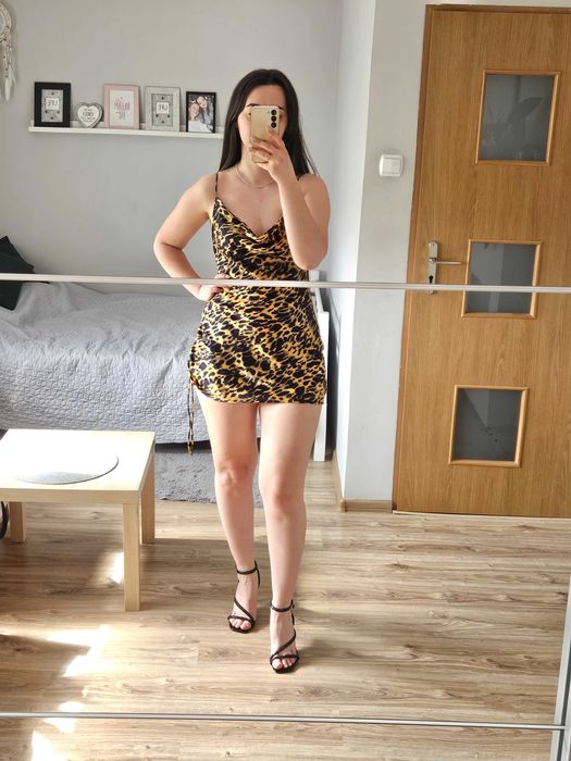 Sukienka mini krótka satynowa śliska panterka lato lejący dekolt M