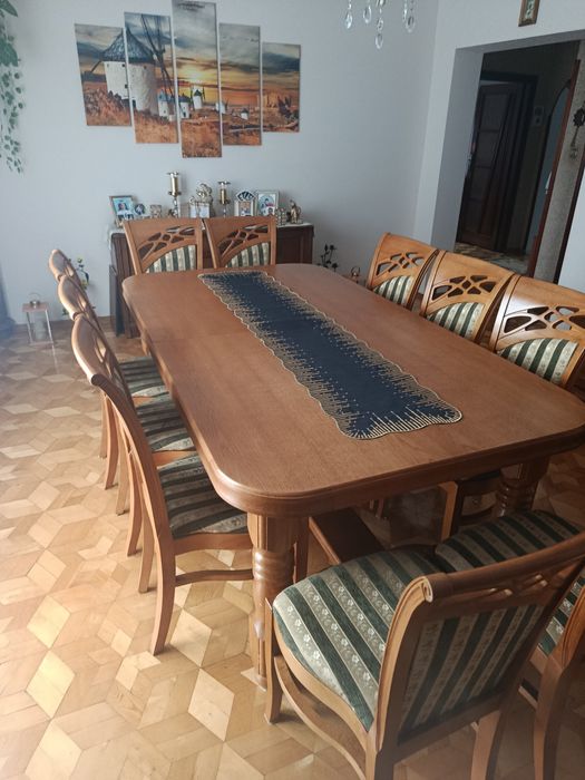 Stół dębowy z krzesłami