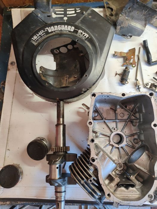 Blok silnika Briggs Stratton vanguard 16 km