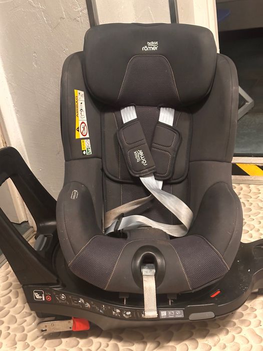 Fotelik Britax wraz z obrotową bazą
