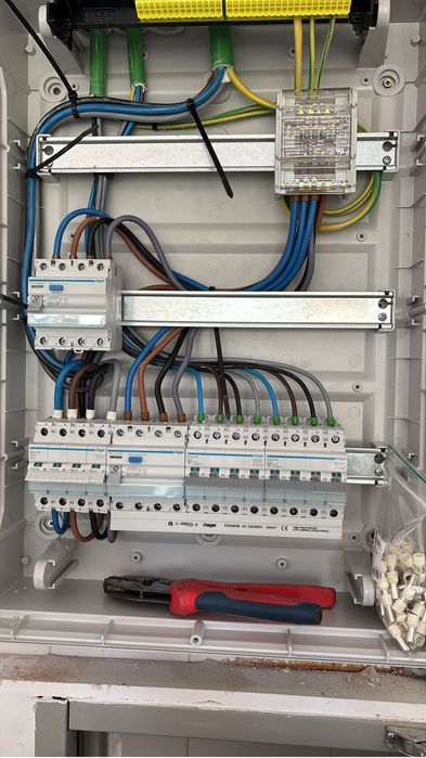 Serviços de Eletricidade, Canalização e telecomunicações