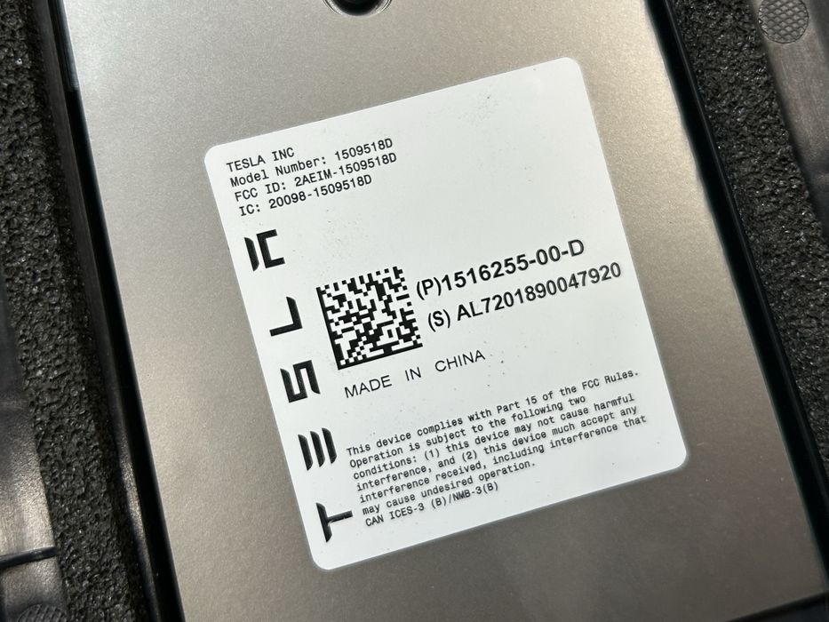 Накладка стойки с камерой левая правая Tesla Model 3 / Y