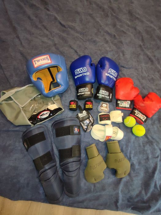 набір для єдиноборств шолом TWINS, рукавички SPORTKO, футбольні щитки