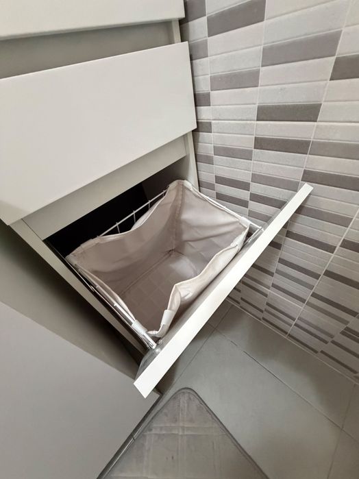Armário branco WC