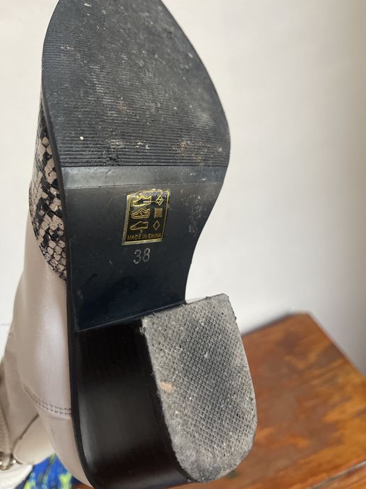 Стильні ботинки 38 розмір