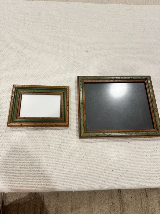 Vendo conjunto de 2 molduras em tom castabho d verde em madeira