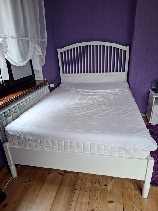 łózko duże wygodne